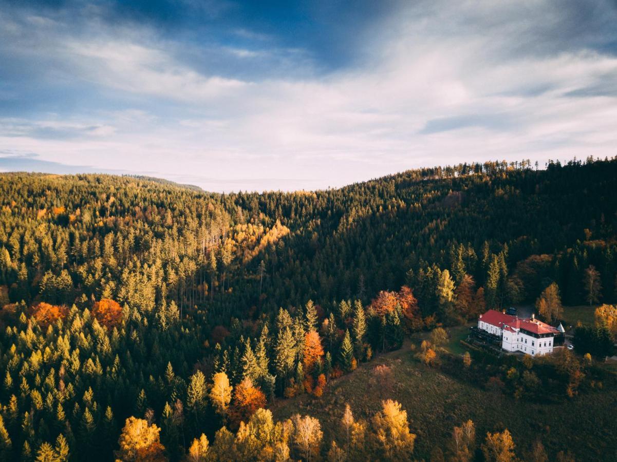 Hotel Zámeček Janovičky Broumov Exterior foto